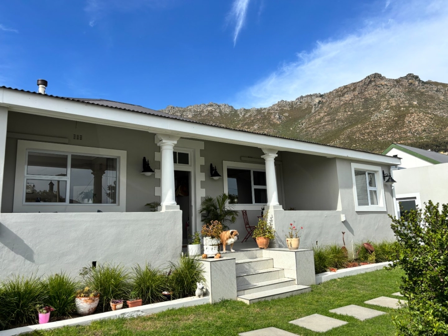 4 Bedroom Property for Sale in Gordons Bay Village Western Cape